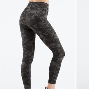 NWT Fabletics Define PowerHold High-Waisted 7/8 Legging - Charcoal Camo